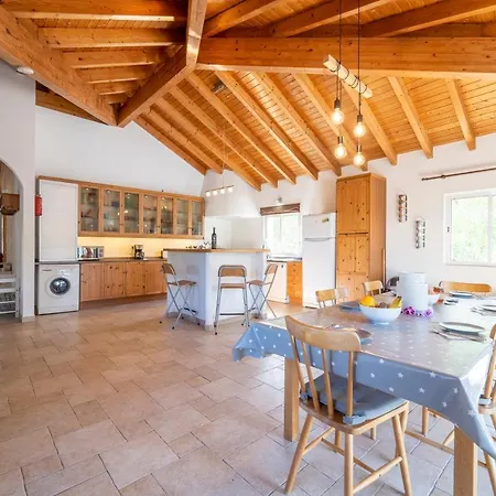 Semesterbostad Casa Garrod - Spacious Family